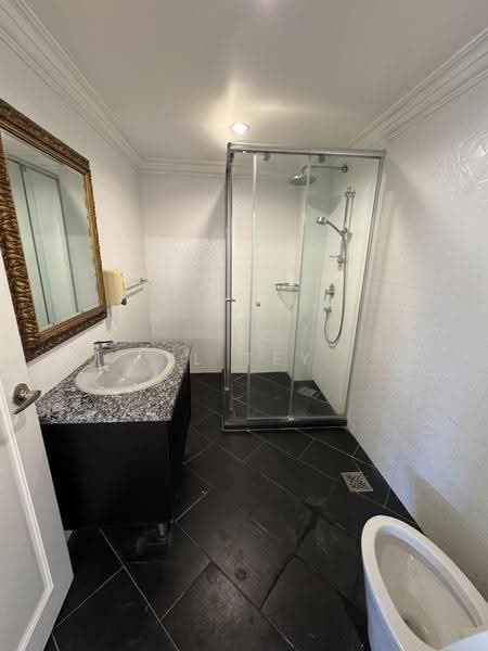 Rumah Banglo untuk Disewa di Seksyen 16 (Petaling Jaya) - YL Tey - Bathroom - PropertyGuru.com.my