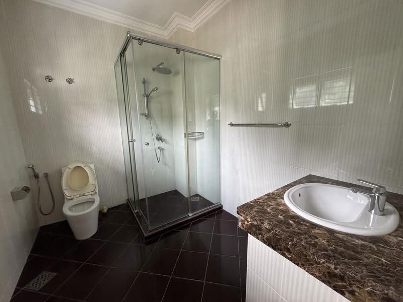 Rumah Banglo untuk Disewa di Seksyen 16 (Petaling Jaya) - YL Tey - Bathroom - PropertyGuru.com.my