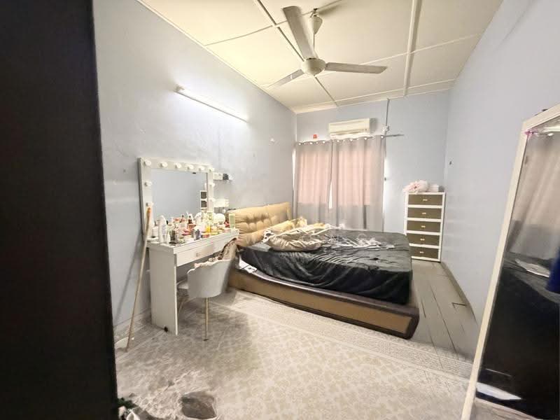2-storey Terraced House for Sale in Taman Sin Tat (Butterworth) - SP Whong - Bedroom - PropertyGuru.com.my