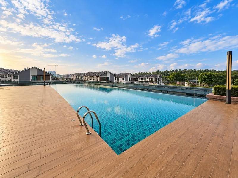 Pangsapuri untuk Dijual di Camellia Residence - Fatin Izzaty - Pool - PropertyGuru.com.my