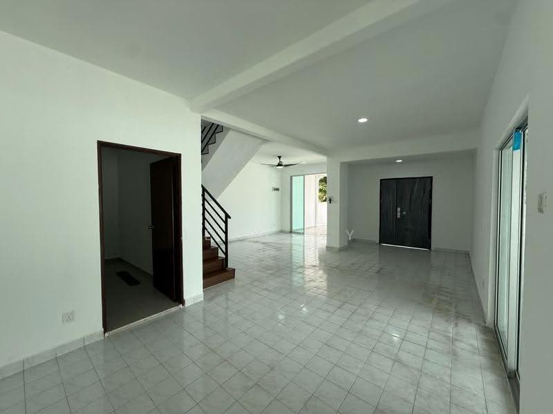 Rumah Teres 2-Tingkat untuk Dijual di Taman Puteri Wangsa (Ulu Tiram) - Jesy Tey - Living Room - PropertyGuru.com.my
