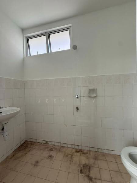 Rumah Teres 2-Tingkat untuk Dijual di Taman Puteri Wangsa (Ulu Tiram) - Jesy Tey - Bathroom - PropertyGuru.com.my