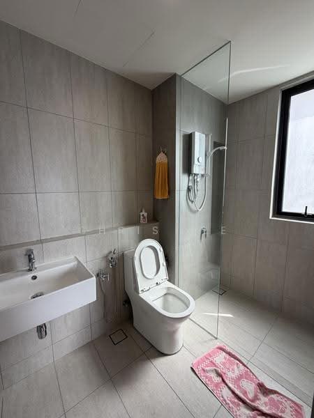Kediaman Servis untuk Disewa di Emerald 9 - Chris Lee - Bathroom - PropertyGuru.com.my