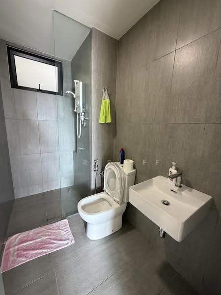 Kediaman Servis untuk Disewa di Emerald 9 - Chris Lee - Bathroom - PropertyGuru.com.my