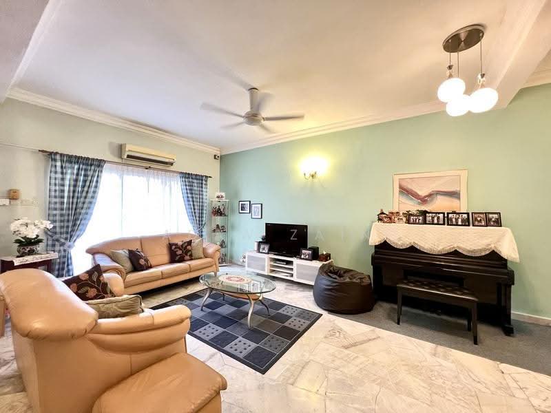 2-storey Terraced House for Sale in Seksyen 13 (Shah Alam) - Adaw Zain - Living Room - PropertyGuru.com.my