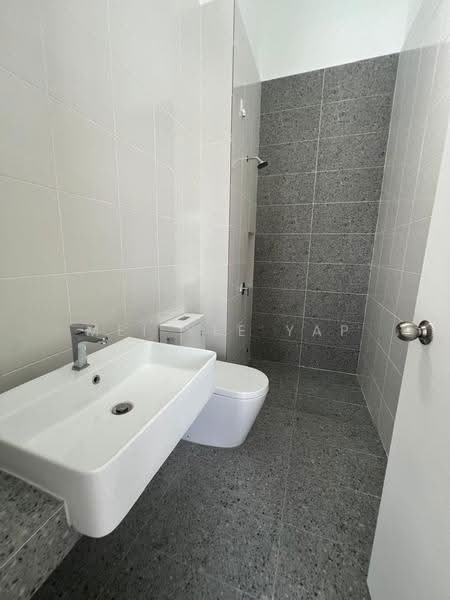 Rumah Teres 2-Tingkat untuk Dijual di Eco Majestic (Semenyih) - Mei Yee Yap - Bathroom - PropertyGuru.com.my