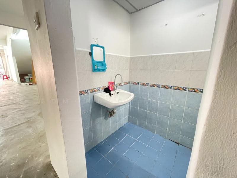 Shop for Rent in Kepong (Kuala Lumpur) - Edmund CH Leow - Bathroom - PropertyGuru.com.my
