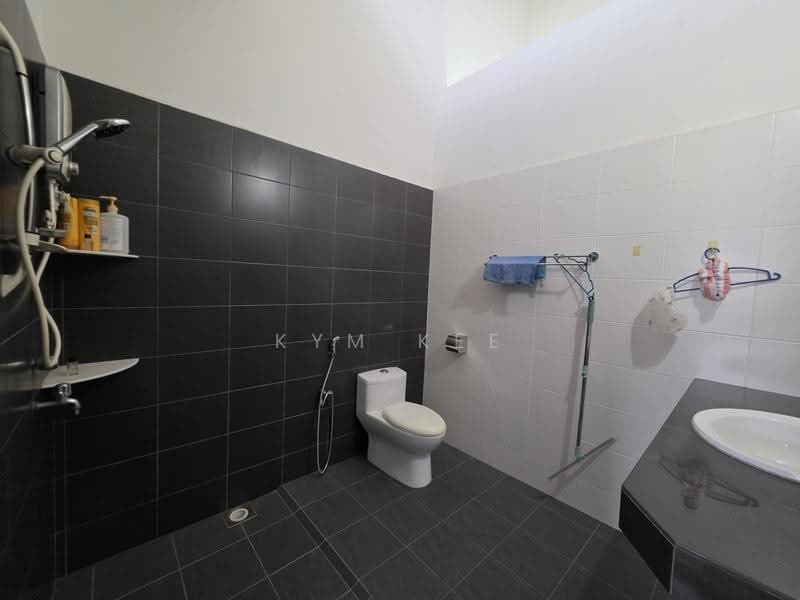 Rumah Teres 2-Tingkat untuk Dijual di Skudai (Johor) - Kym Kee - Bathroom - PropertyGuru.com.my