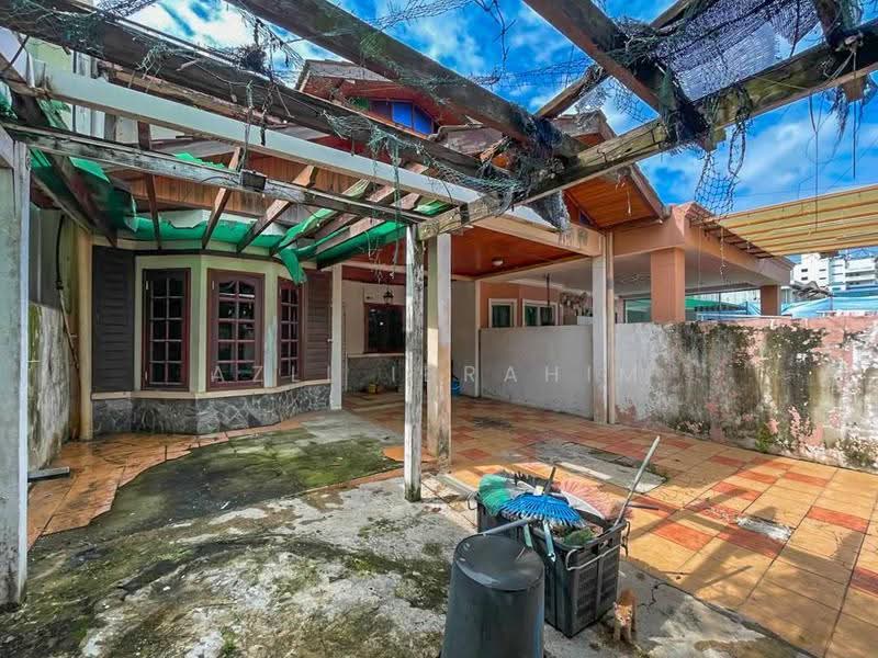 2-storey Terraced House for Sale in Kelana Jaya (Petaling Jaya) - Azli Ibrahim - Exterior - PropertyGuru.com.my