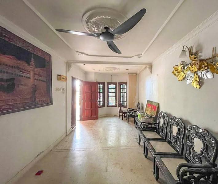 2-storey Terraced House for Sale in Kelana Jaya (Petaling Jaya) - Azli Ibrahim - Living Room - PropertyGuru.com.my