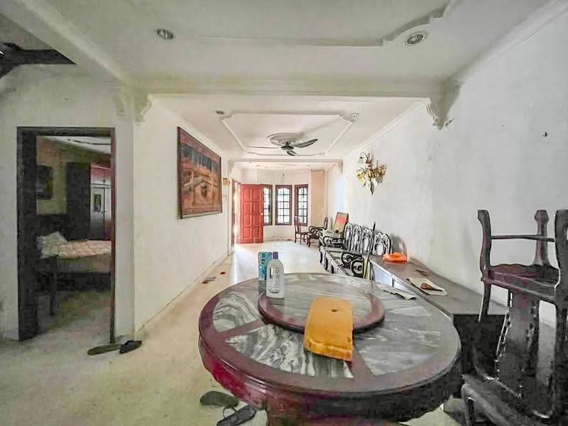 2-storey Terraced House for Sale in Kelana Jaya (Petaling Jaya) - Azli Ibrahim - Living Room - PropertyGuru.com.my