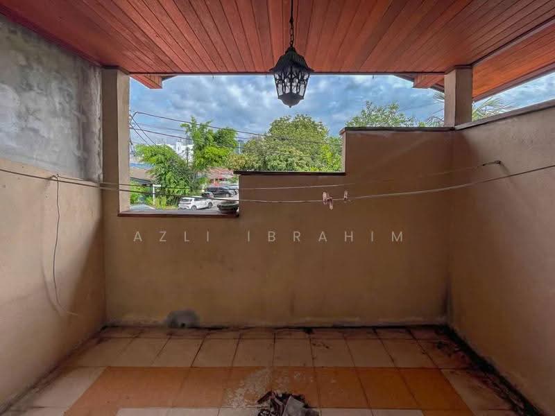 2-storey Terraced House for Sale in Kelana Jaya (Petaling Jaya) - Azli Ibrahim - Exterior - PropertyGuru.com.my