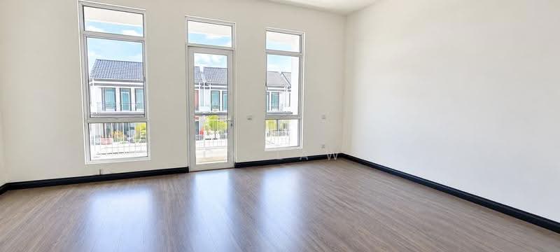 Rumah Teres 2-Tingkat untuk Dijual di Eco Majestic (Semenyih) - CK Law - Living Room - PropertyGuru.com.my