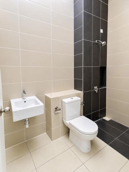 Rumah Teres 2-Tingkat untuk Dijual di Eco Majestic (Semenyih) - CK Law - Bathroom - PropertyGuru.com.my