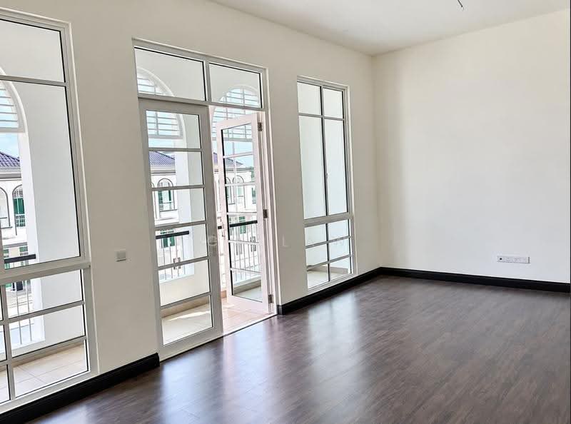 Rumah Teres 2-Tingkat untuk Dijual di Eco Majestic (Semenyih) - CK Law - Balcony - PropertyGuru.com.my