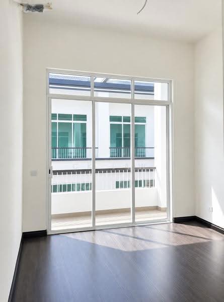 Rumah Teres 2-Tingkat untuk Dijual di Eco Majestic (Semenyih) - CK Law - Balcony - PropertyGuru.com.my