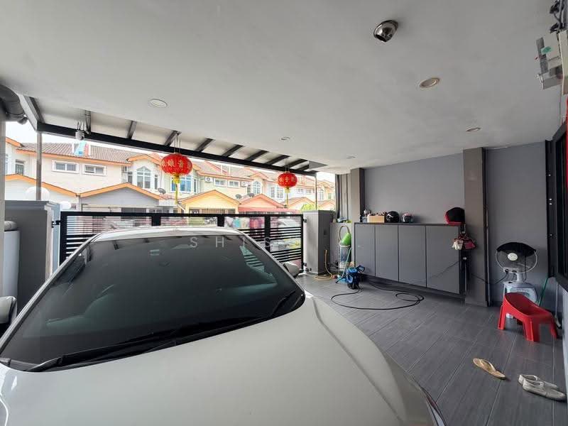 Rumah Teres 2-Tingkat untuk Dijual di Taman Nusa Bestari (Iskandar Puteri (Nusajaya)) - Shishi . - Car Park - PropertyGuru.com.my