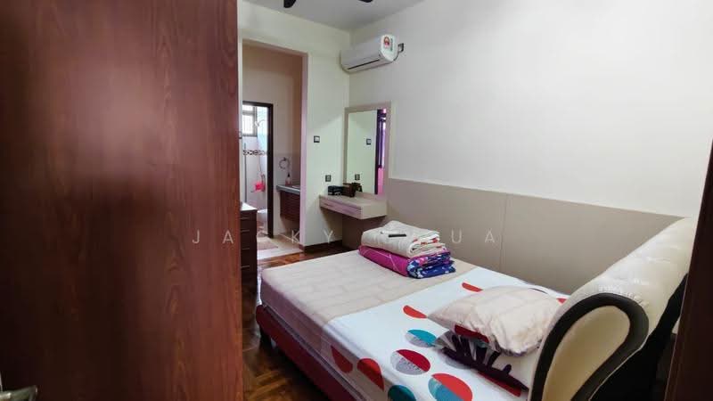 Rumah Teres 2-Tingkat untuk Dijual di Taman Perling (Perling) - Jacky Chua - Bedroom - PropertyGuru.com.my