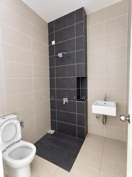 Rumah Teres 2-Tingkat untuk Dijual di Eco Majestic (Semenyih) - CK Law - Bathroom - PropertyGuru.com.my