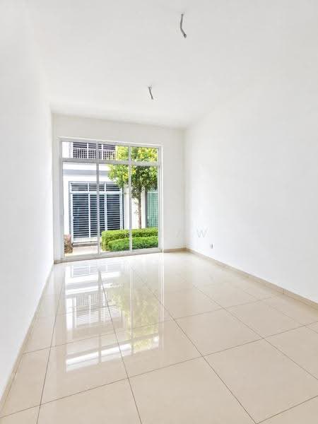 Rumah Teres 2-Tingkat untuk Dijual di Eco Majestic (Semenyih) - CK Law - Living Room - PropertyGuru.com.my