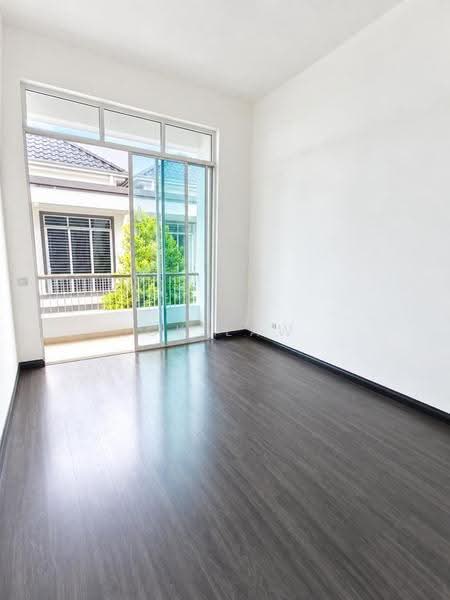 Rumah Teres 2-Tingkat untuk Dijual di Eco Majestic (Semenyih) - CK Law - Balcony - PropertyGuru.com.my