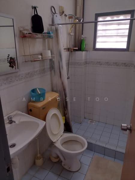 2-storey Terraced House for Sale in Ampang Hilir (Ampang) - Ambrose Too - Bathroom - PropertyGuru.com.my