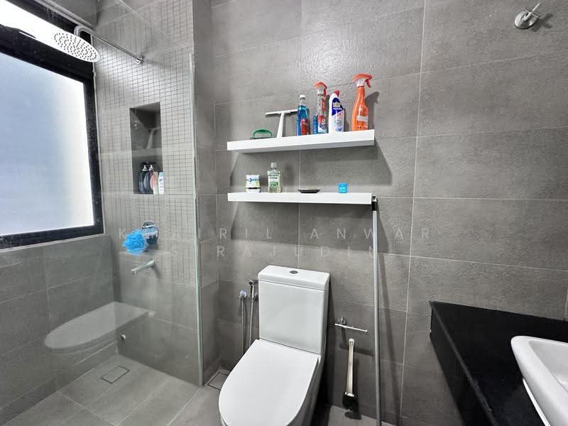 2-storey Terraced House for Sale in Taman Bukit Subang (Shah Alam) - Khairil Anwar Sirajudin - Bathroom - PropertyGuru.com.my
