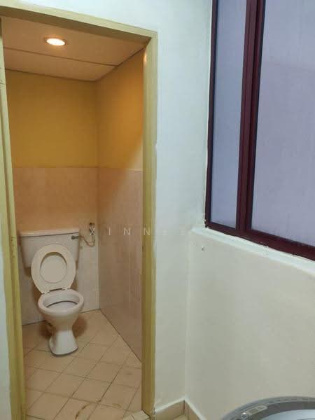 Condominium for Sale at Marina Bay Condominium - Xinnee . - Bathroom - PropertyGuru.com.my
