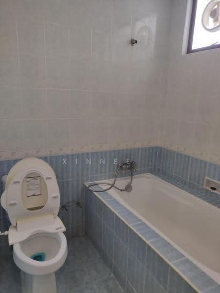 Condominium for Sale at Marina Bay Condominium - Xinnee . - Bathroom - PropertyGuru.com.my