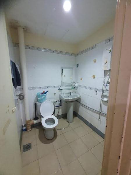3-storey Terraced House for Rent in Bukit Jambul (Penang) - Stephanie Lim - Bathroom - PropertyGuru.com.my