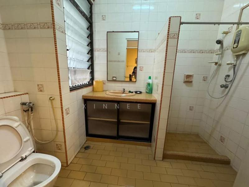 Bungalow House for Rent in Island Glades (Jelutong) - Xinnee . - Bathroom - PropertyGuru.com.my