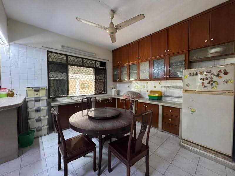 Bungalow House for Rent in Island Glades (Jelutong) - Xinnee . - Kitchen - PropertyGuru.com.my