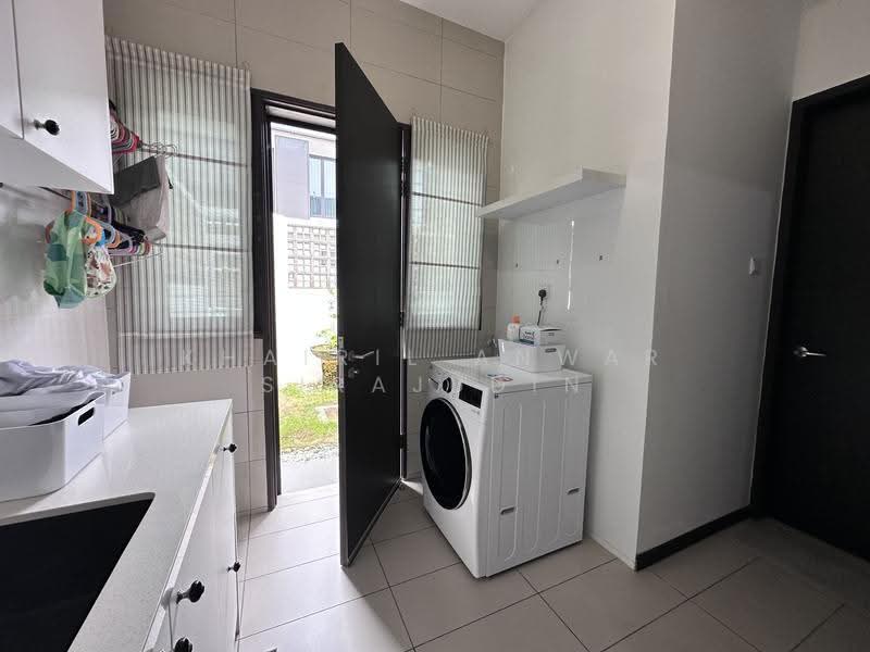 Rumah Teres 2-Tingkat untuk Dijual di U16, Elmina Gardens (Shah Alam) - Khairil Anwar Sirajudin - Entrance - PropertyGuru.com.my