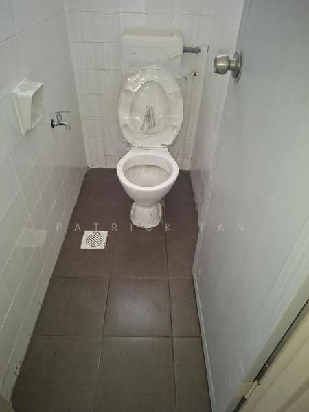 Kedai / Pejabat untuk Dijual di Sepang (Selangor) - Patrick Tan - Bathroom - PropertyGuru.com.my