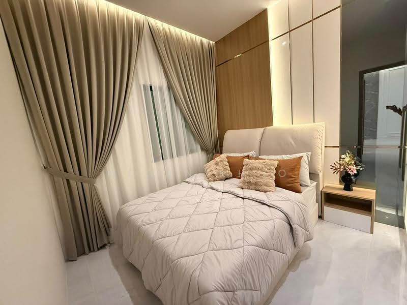 Kediaman Servis untuk Dijual di Azurite Residence @ Klebang - Megan Khoo - Bedroom - PropertyGuru.com.my