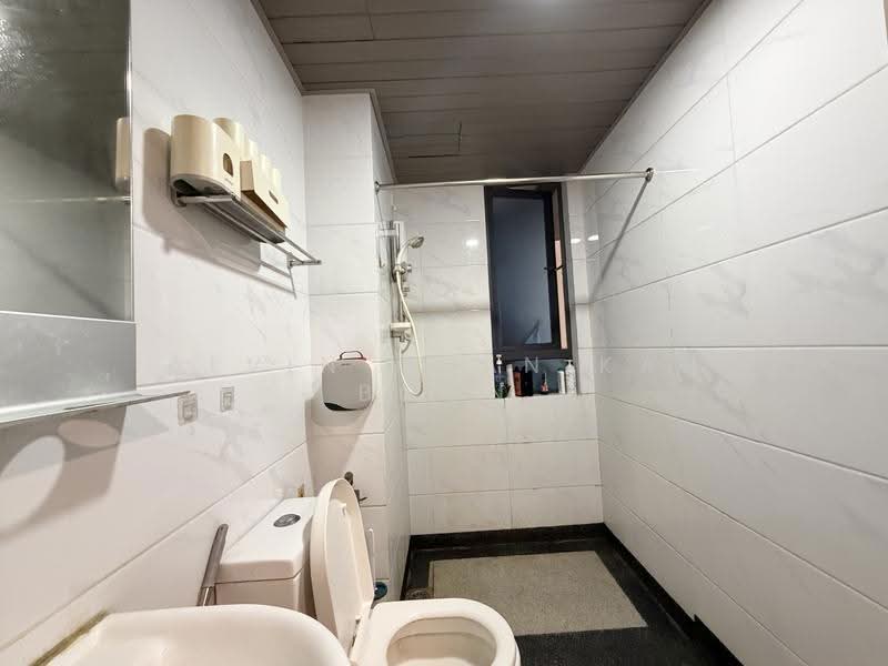 Service Residence for Sale at Country Garden Central Park - Alvin Chan Kai Boon - Bathroom - PropertyGuru.com.my