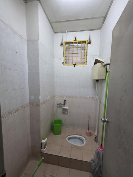 Shop / Office for Rent in Kajang (Selangor) - Grace Low - Bathroom - PropertyGuru.com.my