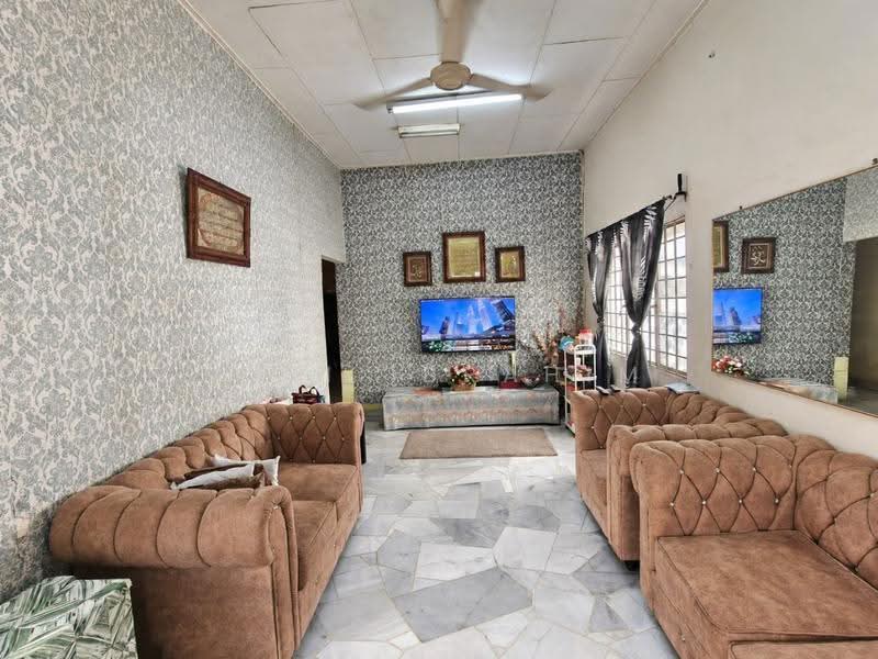 1.5-storey Terraced House for Sale in Taman Sri Melati (Selayang) - Azli Ibrahim - Living Room - PropertyGuru.com.my