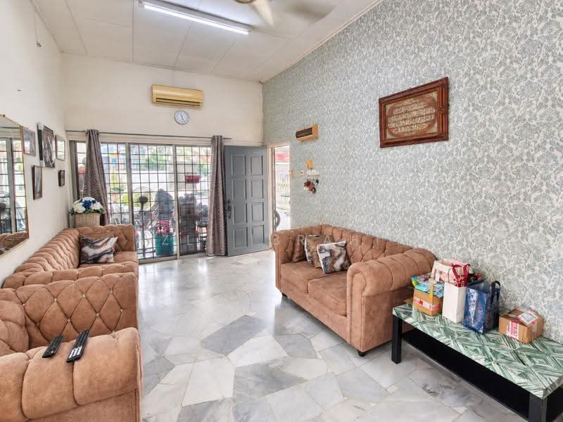 1.5-storey Terraced House for Sale in Taman Sri Melati (Selayang) - Azli Ibrahim - Living Room - PropertyGuru.com.my
