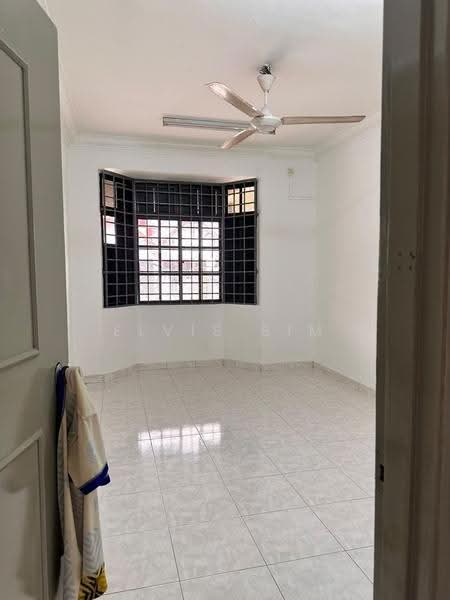 Rumah Teres 1.5-Tingkat untuk Disewa di Taman Rinting (Masai) - Elvis Sim - Living Room - PropertyGuru.com.my