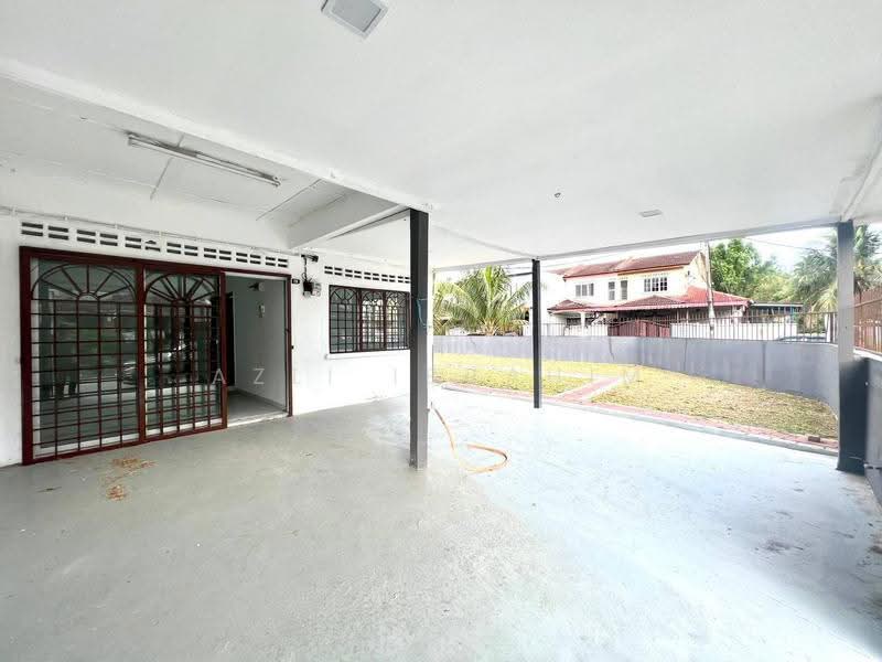 1-storey Terraced House for Sale in Bandar Rinching Seksyen 4 (Semenyih) - Azli Ibrahim - Exterior - PropertyGuru.com.my