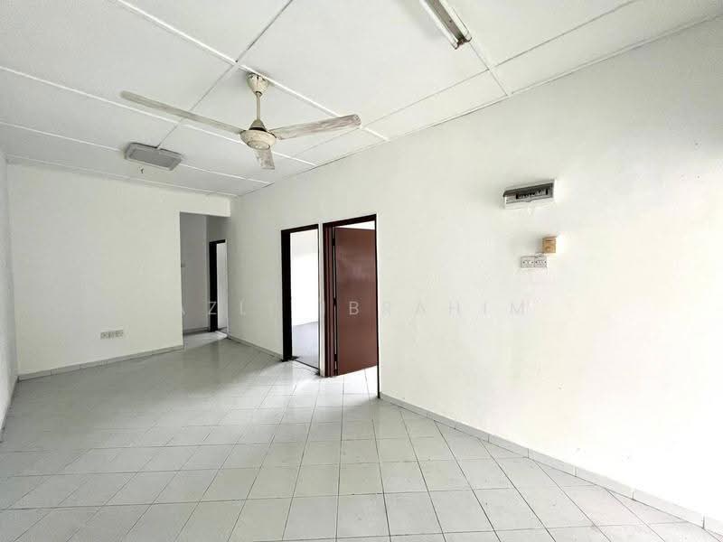 1-storey Terraced House for Sale in Bandar Rinching Seksyen 4 (Semenyih) - Azli Ibrahim - Interior - PropertyGuru.com.my