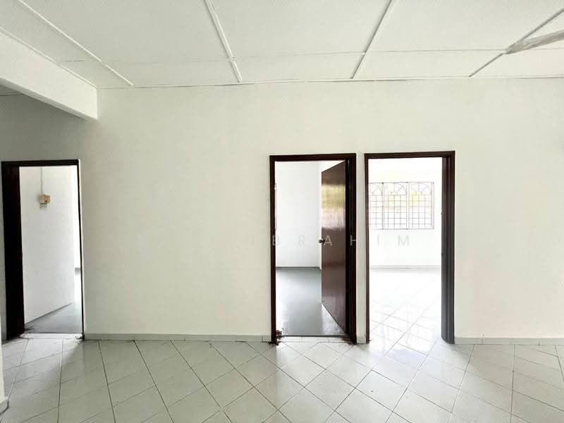 1-storey Terraced House for Sale in Bandar Rinching Seksyen 4 (Semenyih) - Azli Ibrahim - Interior - PropertyGuru.com.my