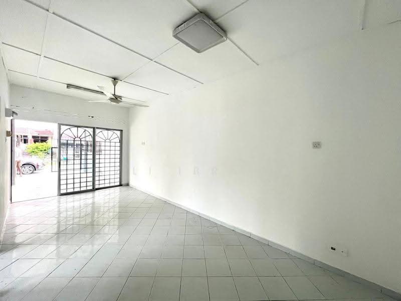 1-storey Terraced House for Sale in Bandar Rinching Seksyen 4 (Semenyih) - Azli Ibrahim - Living Room - PropertyGuru.com.my