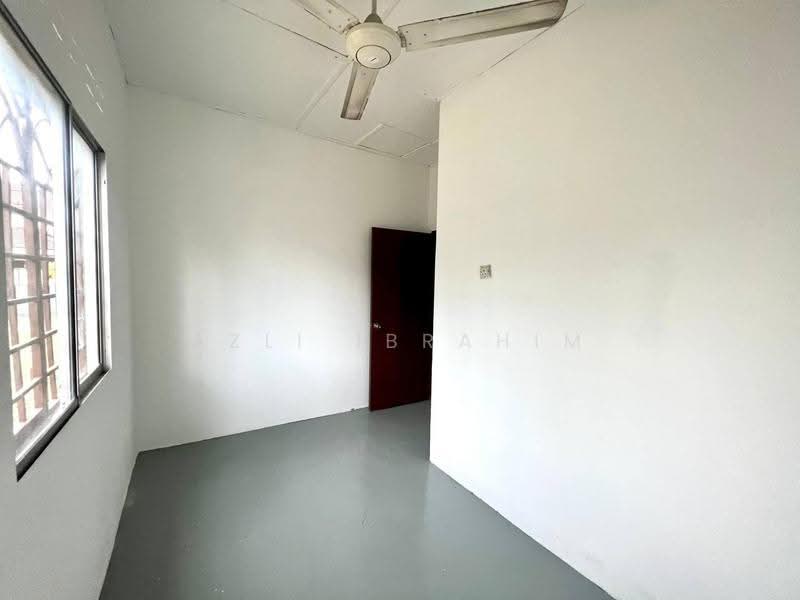 1-storey Terraced House for Sale in Bandar Rinching Seksyen 4 (Semenyih) - Azli Ibrahim - Interior - PropertyGuru.com.my