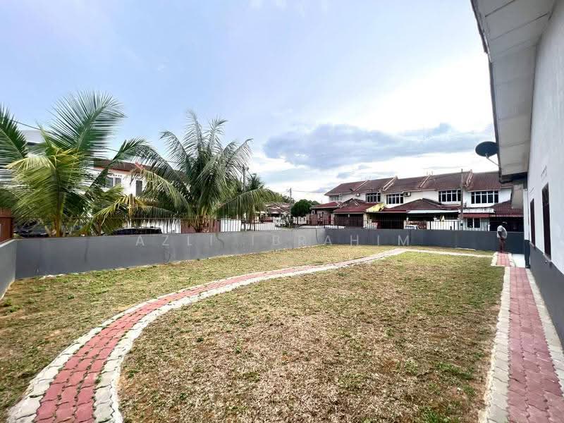 1-storey Terraced House for Sale in Bandar Rinching Seksyen 4 (Semenyih) - Azli Ibrahim - Exterior - PropertyGuru.com.my