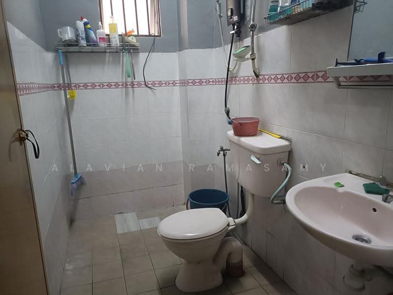 Semi-Detached House for Sale in Taman Johan Setia (Klang) - Alavian Ramasamy - Bathroom - PropertyGuru.com.my