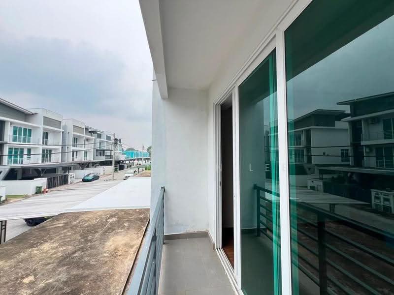 Rumah Teres untuk Disewa di Kuantan (Pahang) - Chin Yun Lee - Balcony - PropertyGuru.com.my