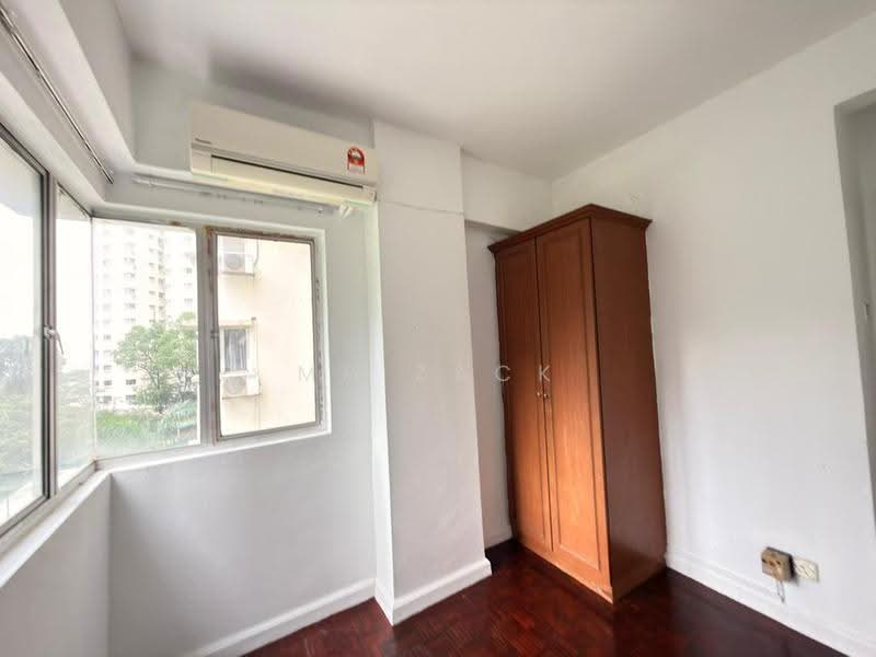 Kondominium untuk Dijual di Pantai Panorama Condominiums - Mr Zack - Bedroom - PropertyGuru.com.my