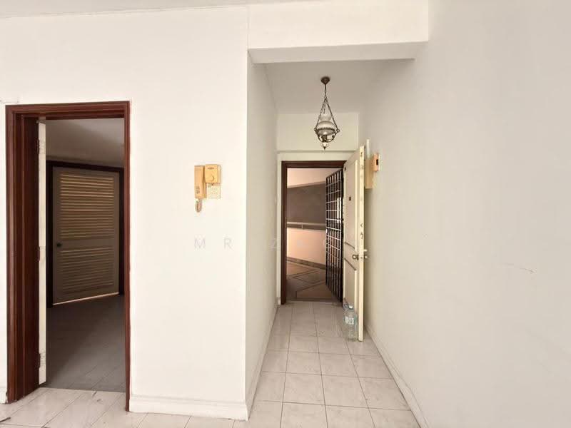 Kondominium untuk Dijual di Pantai Panorama Condominiums - Mr Zack - Entrance - PropertyGuru.com.my